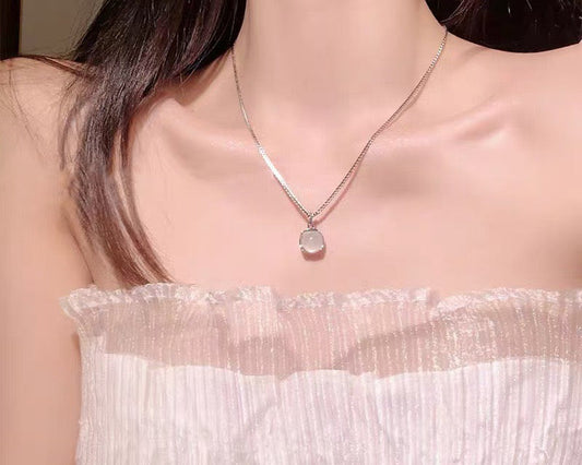 White Moonlight Group