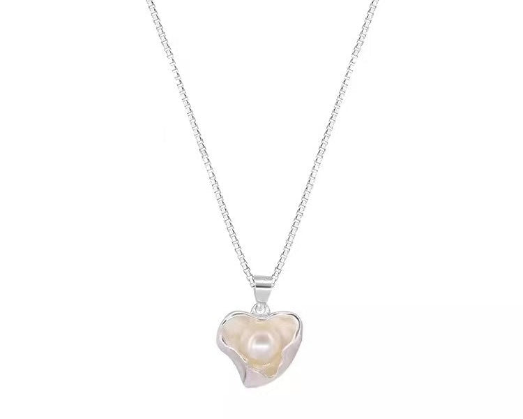 Irregular heart pearl necklace