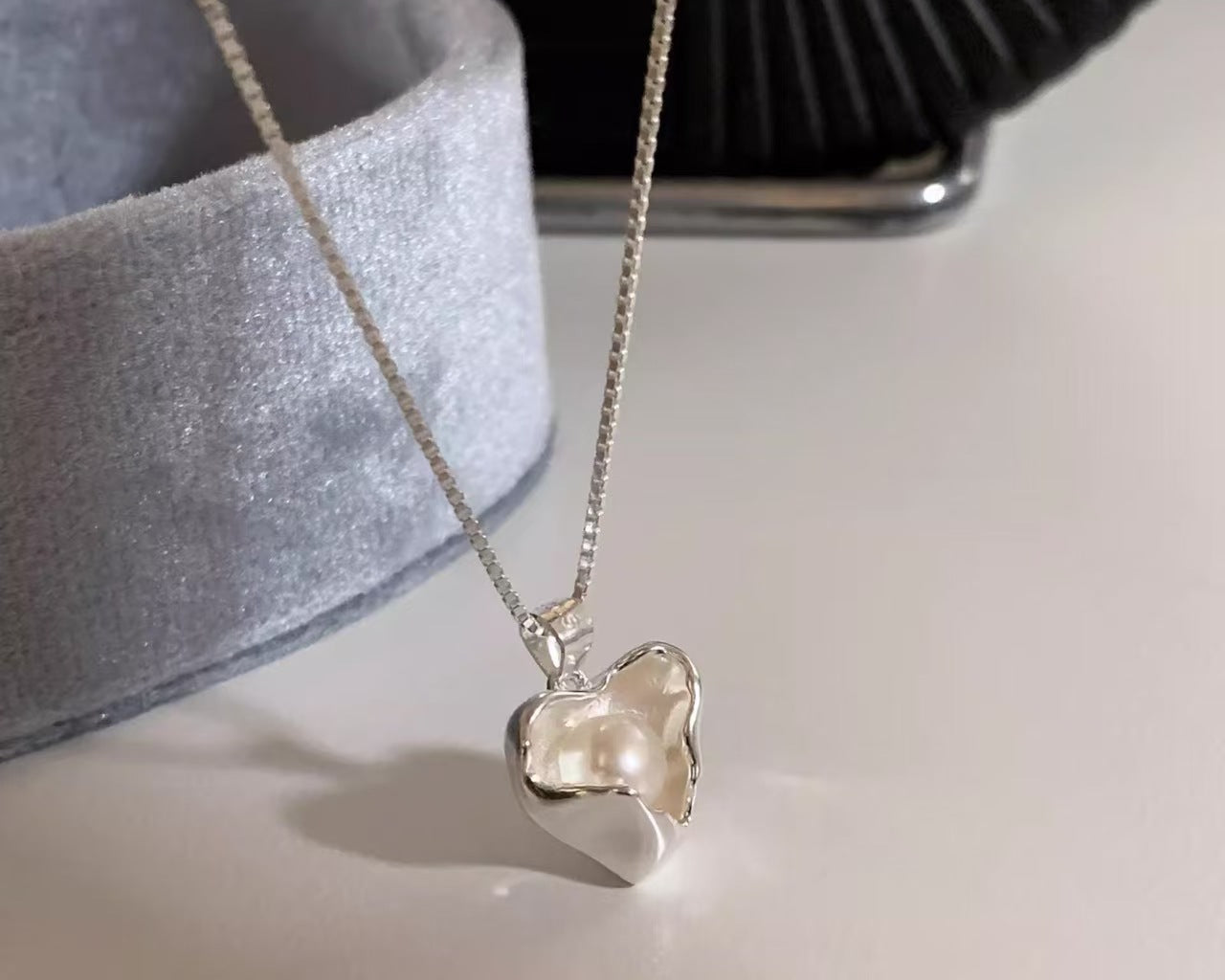 Irregular heart pearl necklace