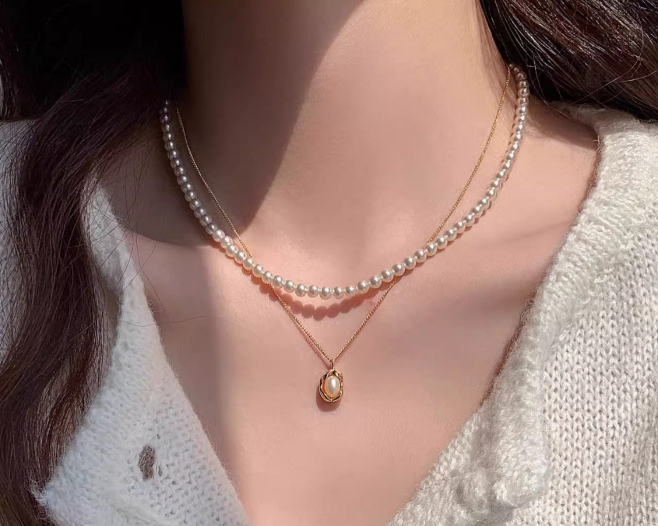 Double layered pearl necklace