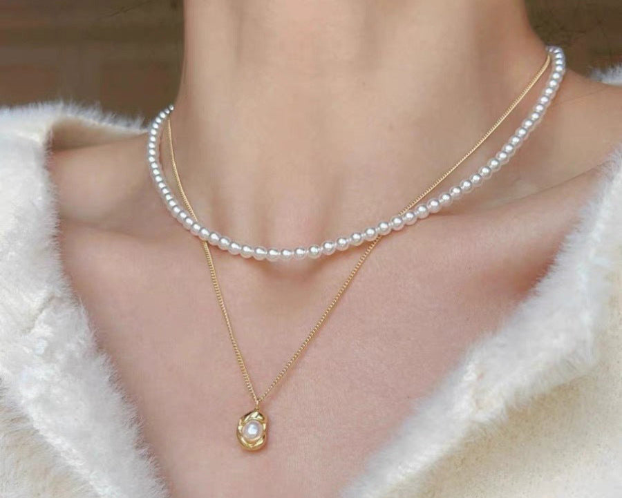 Double layered pearl necklace