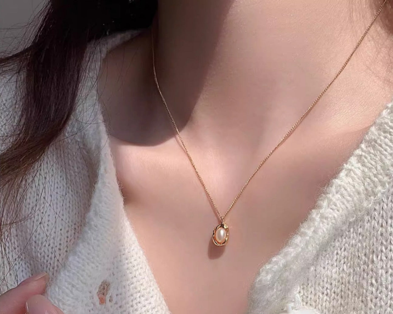 Double layered pearl necklace