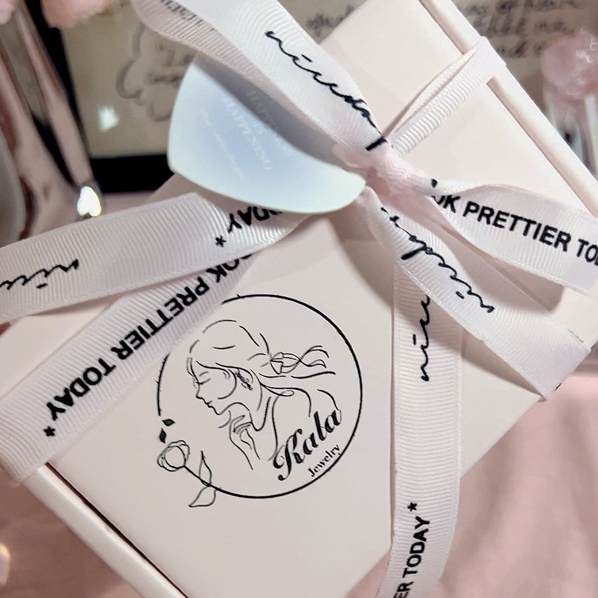 Medium Mystery box (blind box including 6 items)